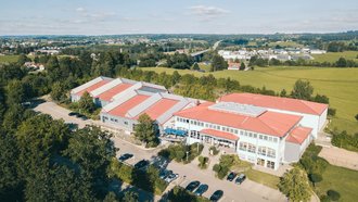 Drohnenaufnahme des f+p Sportparks Waltenhofen und seiner Umgebung